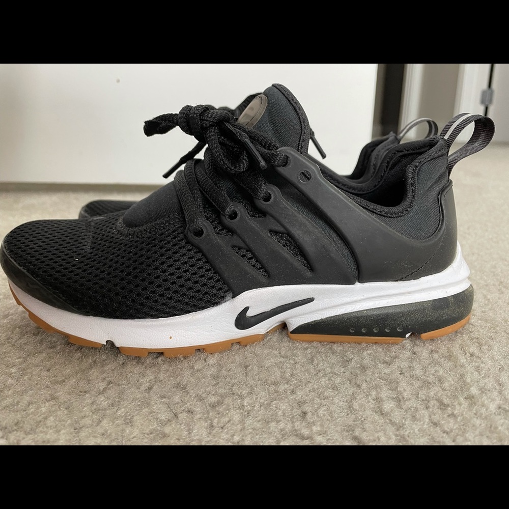 Black and White Nike Air Presto